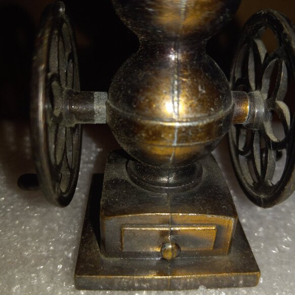Miniature Mini Coffee Mill Grinder Vintage Pencil Sharpener Die Cast - Picture 2 of 8
